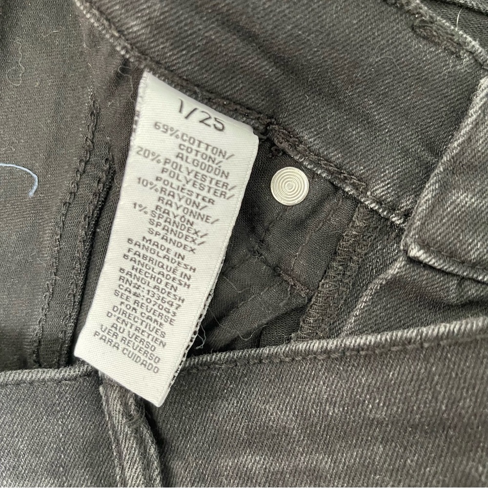 Celebrity Pink Woman's Distressed Black Skinny Jeans Size 25 - Picture 7 of 8